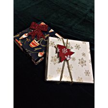 Упаковка в подарочную новогоднюю коробку